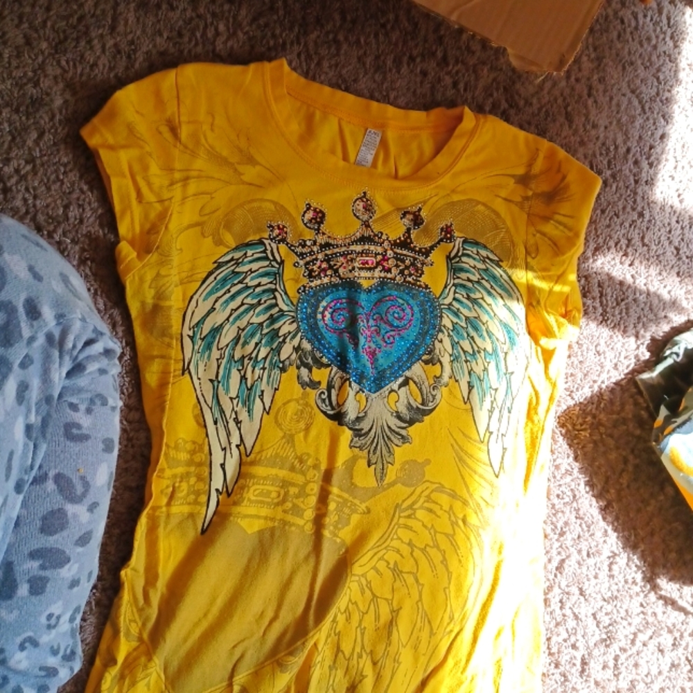 T-shirt yellow wings and bling